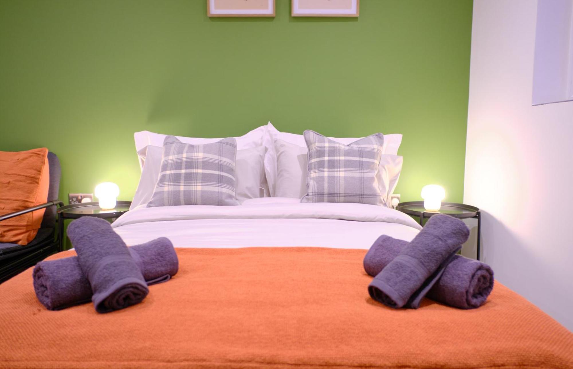 Goldersgreen By Sleepy Apartment